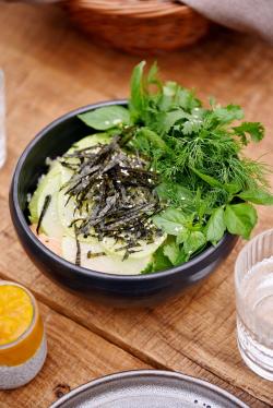 Asiatischer Salat mit Kräuter